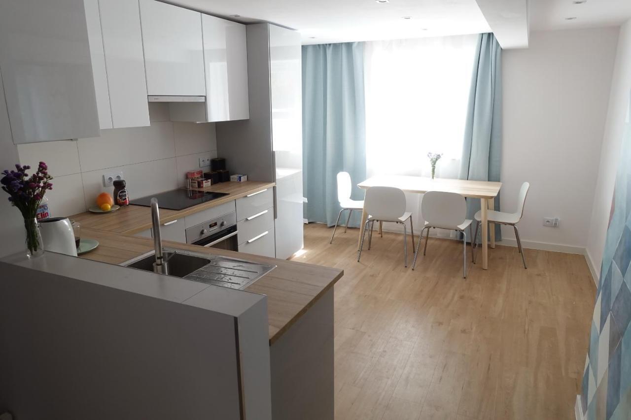 Three Rooms Apartment Краков Экстерьер фото