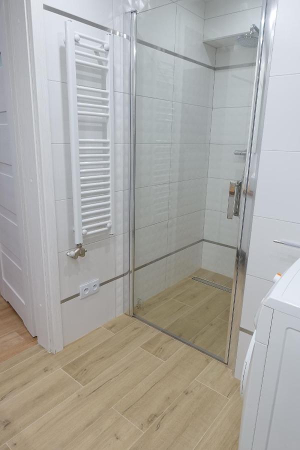 Three Rooms Apartment Краков Экстерьер фото