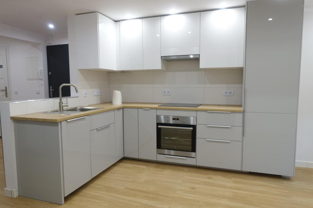 Three Rooms Apartment Краков Экстерьер фото